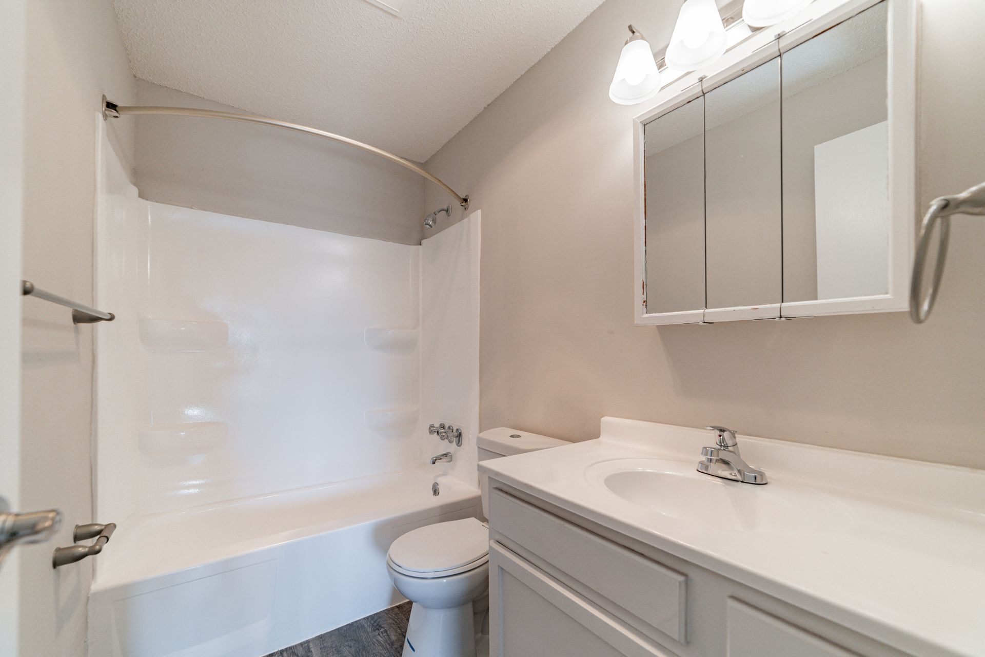 Des Moines Apartment: 7201 SE 5th St