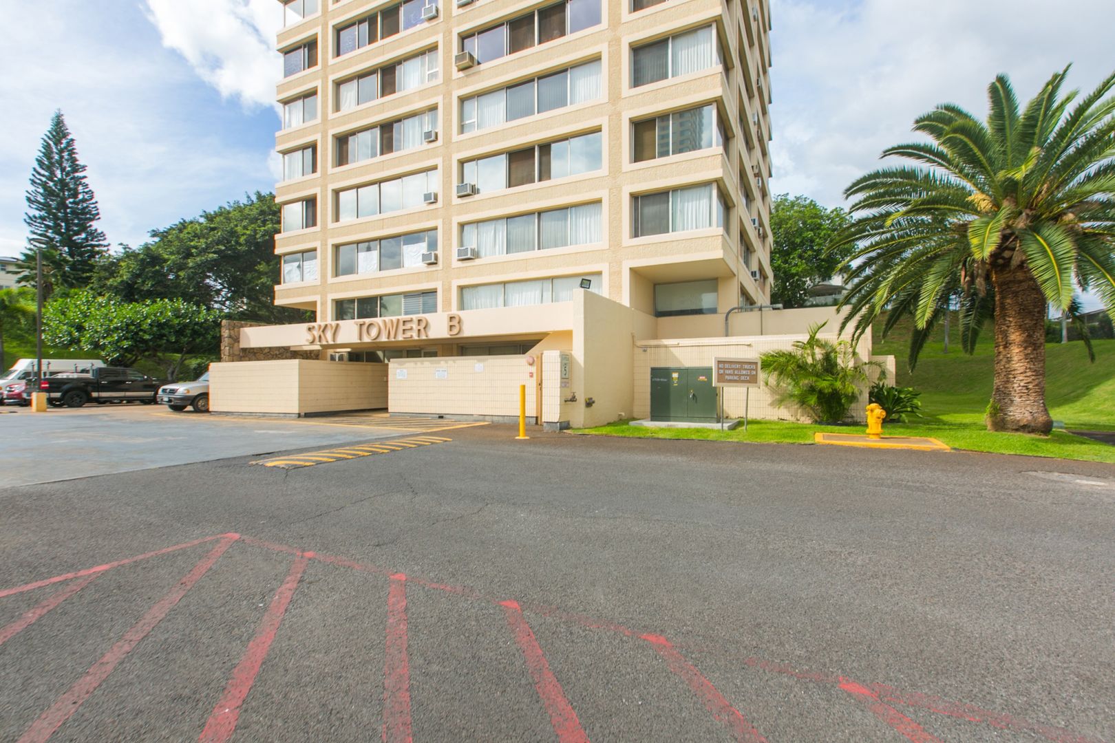 Pearl City Condo: 1060 Kamehameha Hwy., #2606B