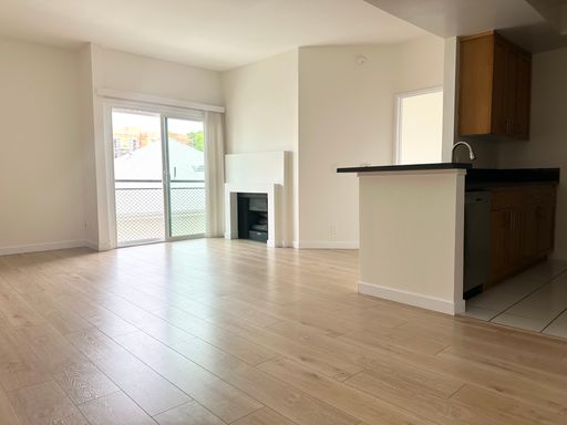 Large One Bedroom in center of Hollywood/Weho – photo 1