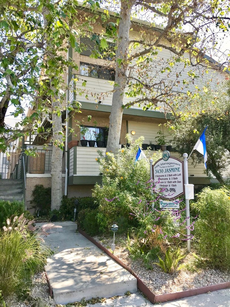 Los Angeles Apartment: 3430 Jasmine Ave.