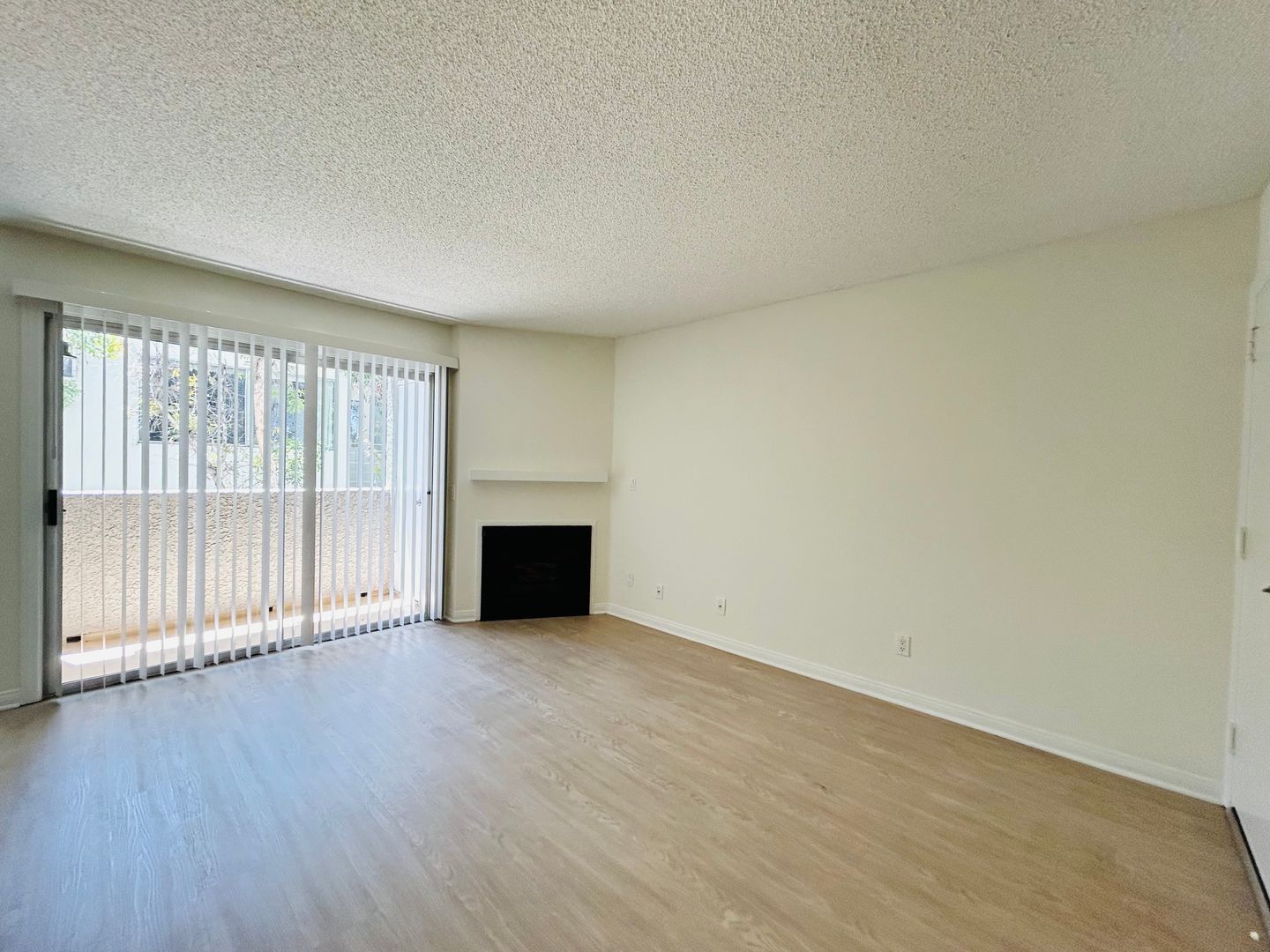 Los Angeles Apartment: 10520 National Blvd
