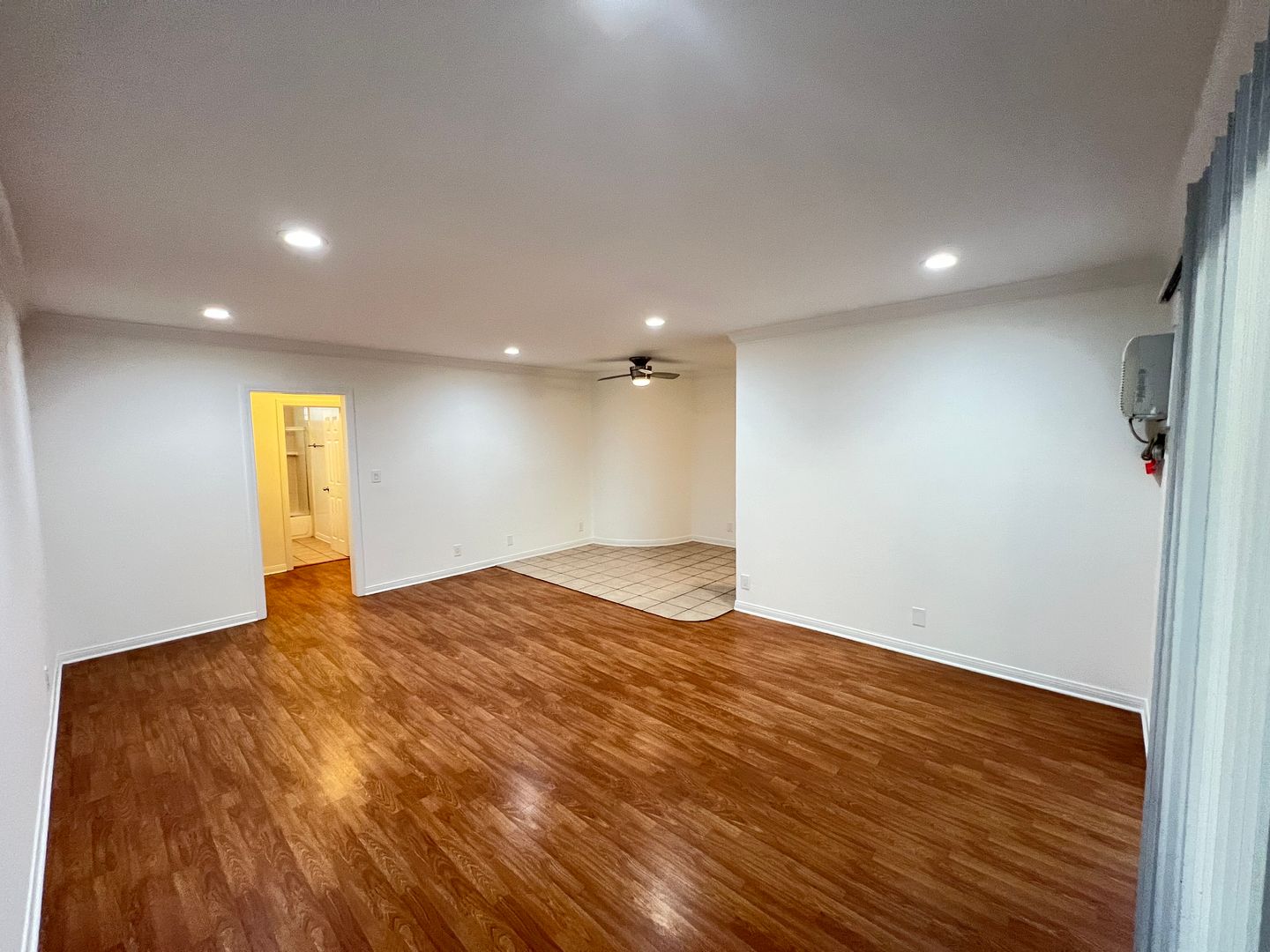 Los Angeles Apartment: 3375 Vinton Ave
