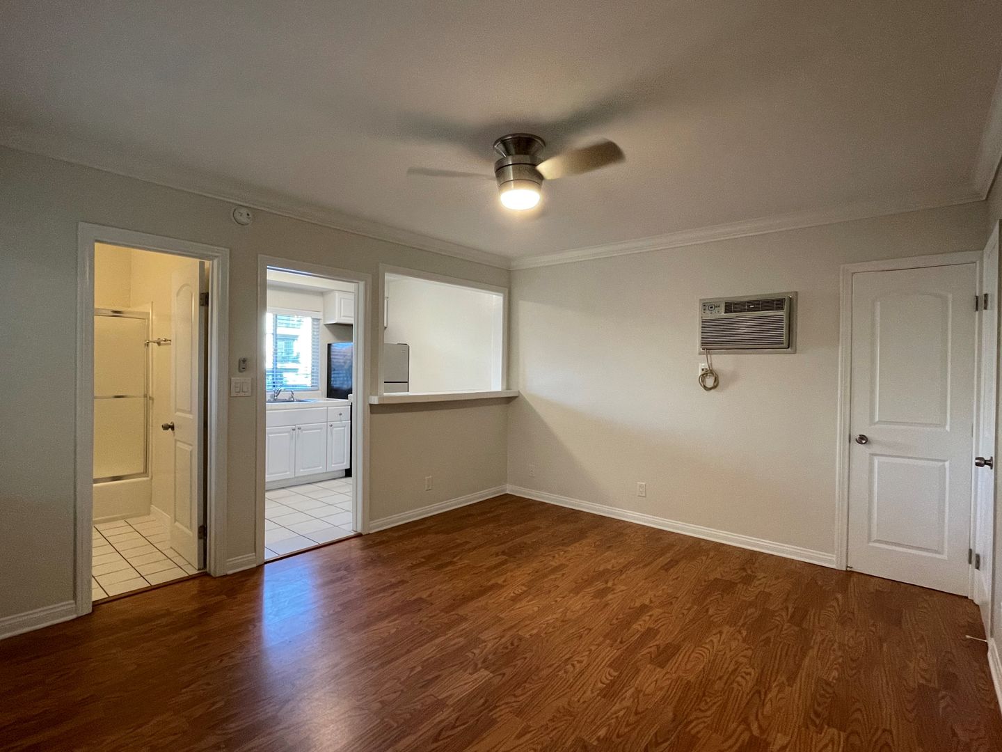 Los Angeles Apartment: 3375 Vinton Ave