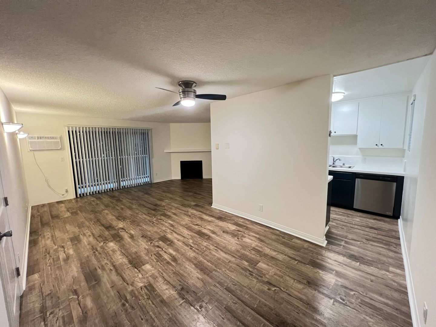 Venice Apartment: 920 Venice Blvd