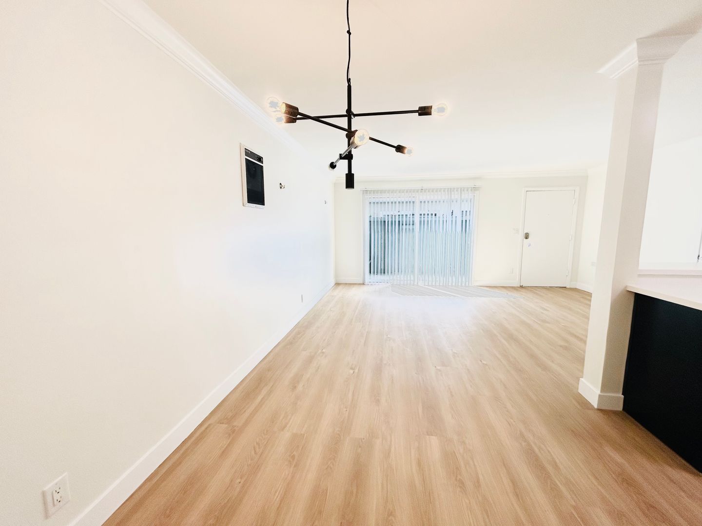 Los Angeles Apartment: 1832 S Bundy Dr