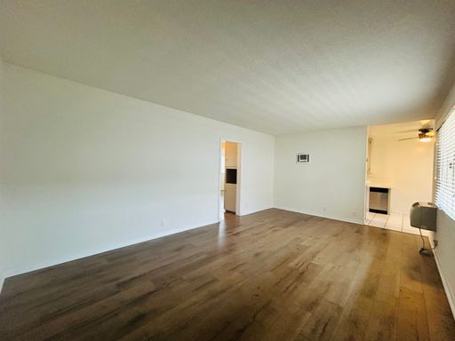 Pet Friendly Top Floor Two Bedroom! – photo 1