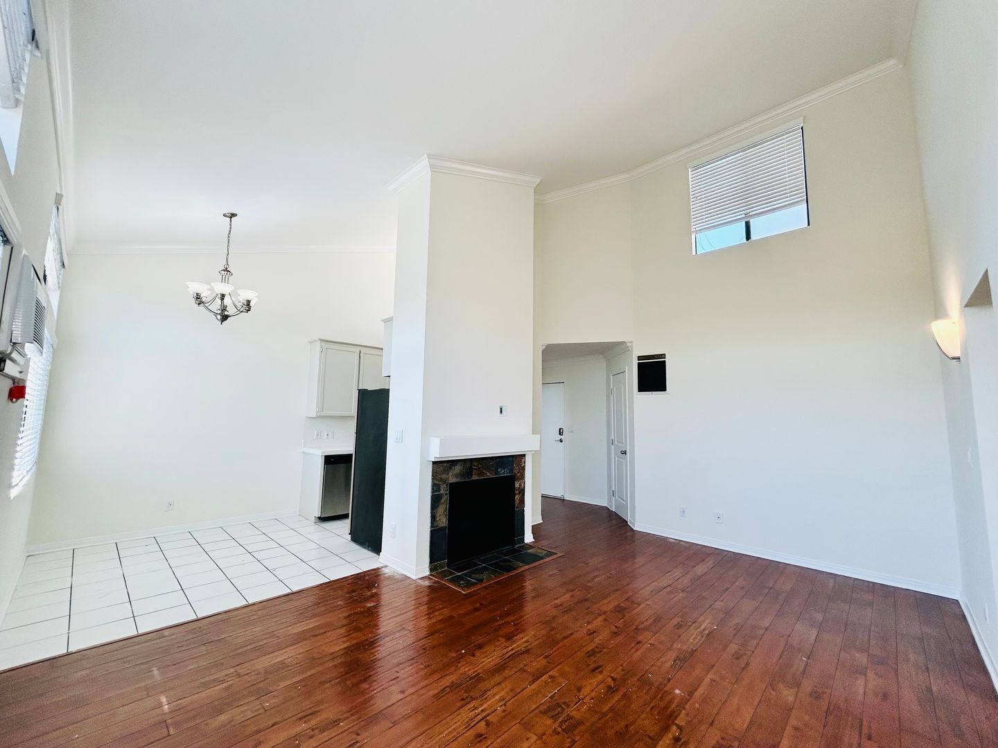 Los Angeles Apartment: 4237 Inglewood Blvd