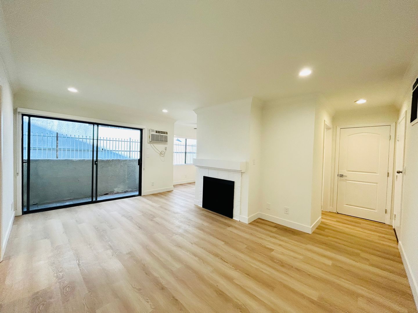 Los Angeles Apartment: 4237 Inglewood Blvd