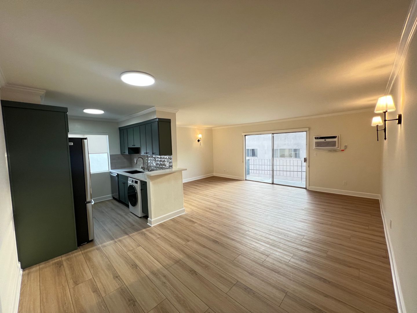 Los Angeles Apartment: 1827 Veteran Ave