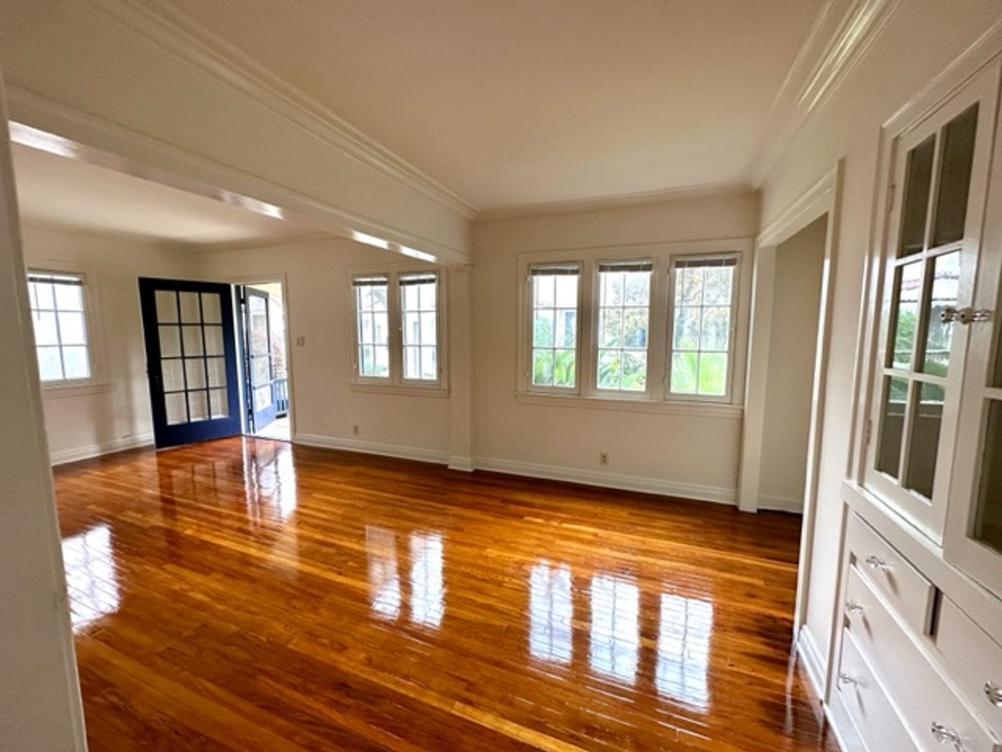 South Pasadena Apartment: 1417 Bank Street