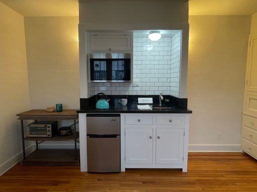 Studio Apt -Vintage Spanish Style Exterior a/c, Natural wood floors, Built In Storage, Utilities Included