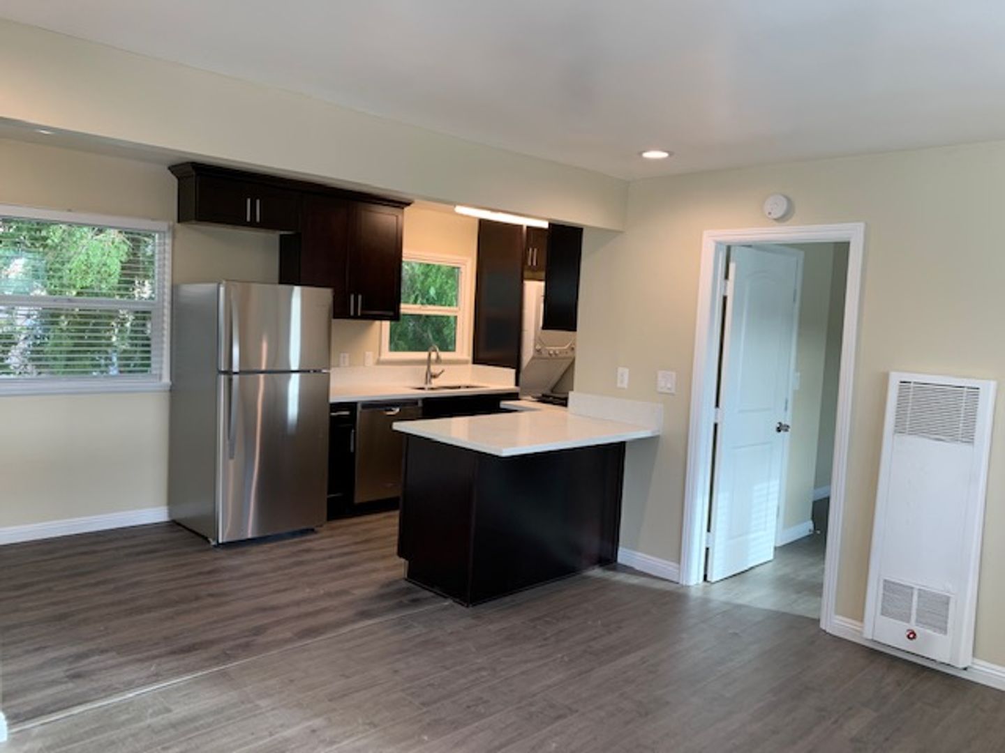 Alhambra Apartment: 20 N Fremont