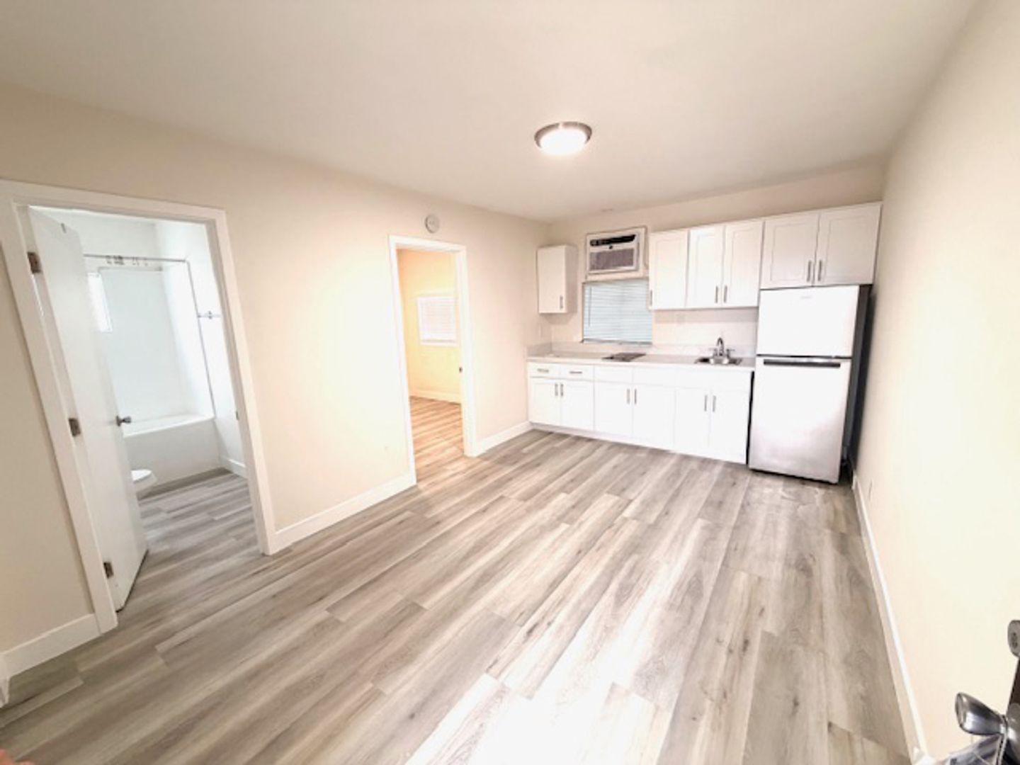 Alhambra Apartment: 1415 S Marengo Ave.