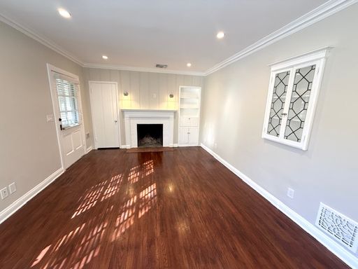 2 bedroom duplex- Wash/Dryer, Natural Hardwood, Private Outdoor Space, 1 car garage, driveway, Updated Kitchen – photo 1