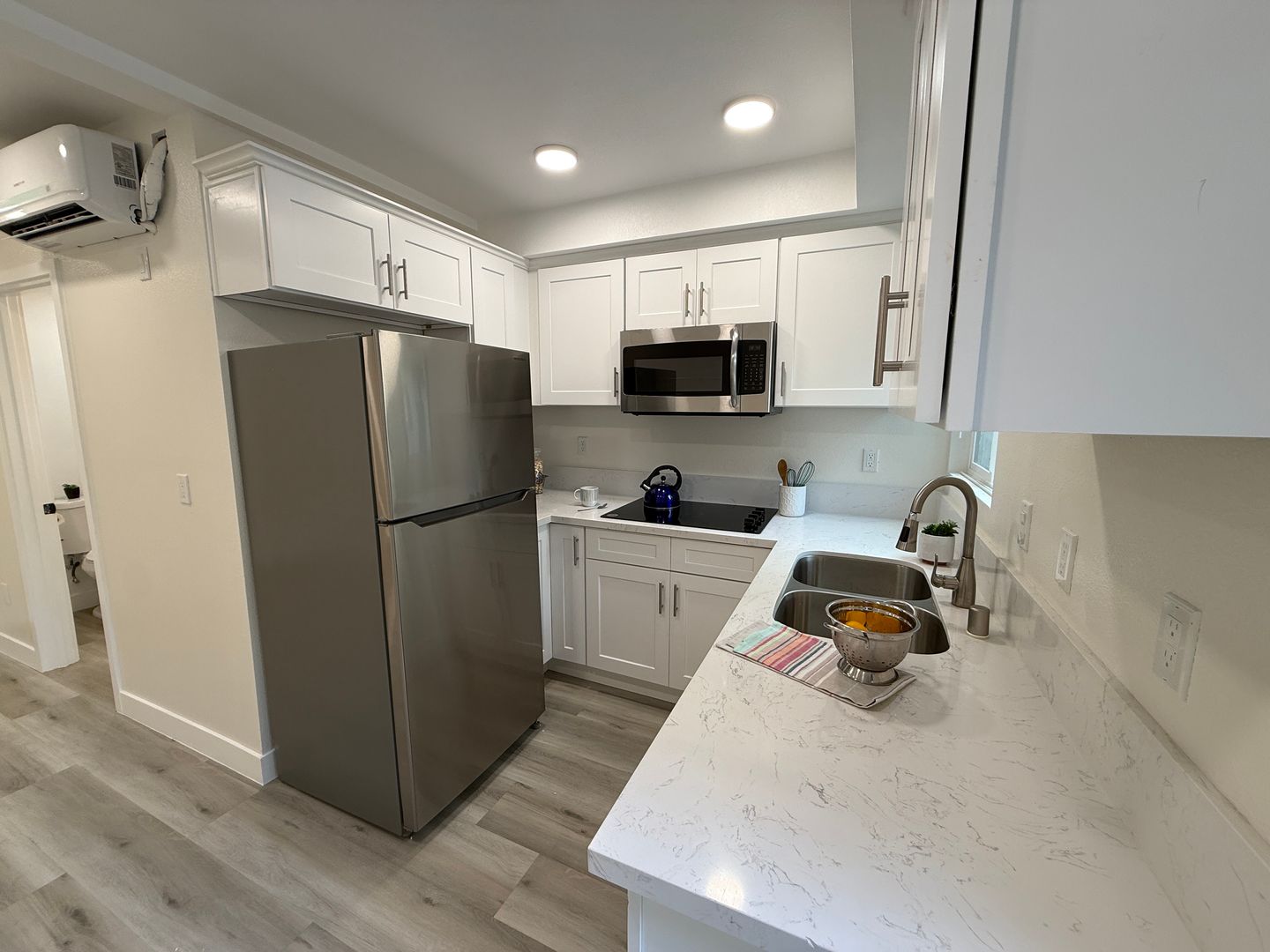 Pasadena Apartment: 103 N Catalina