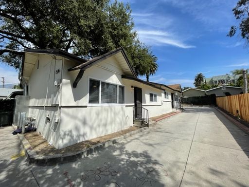 2 bedroom - newly renovated, washer/dryer in unit, New Kitchen & Bath, a/c – photo 1