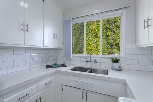 Pristine 2 bedroom - Natural Hardwood, Private Balcony, Quartz kitchen, a/c, GARAGE, South Pas Schools – photo 1