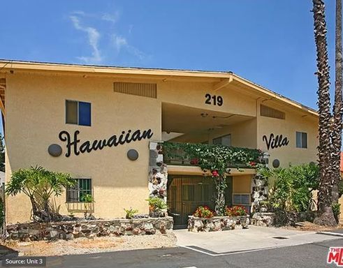 For Rent 2 Bed / 2 Bath Condo in Gated Community Monterey Park.