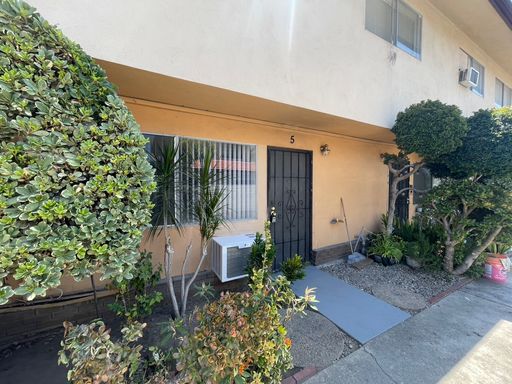 3 Bed/ 1.5 Bath Townhome Style Apartment Complex in La Puente.