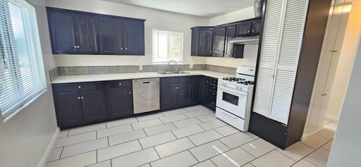 Well maintained 2br 1bth apt in Alhambra – photo 1