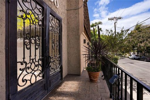 Great Location - 2br 2.5bth Condo in Studio City – photo 1