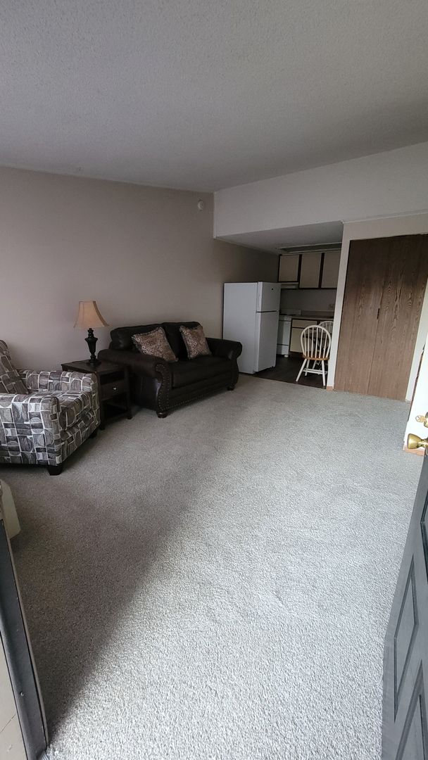 Warner Robins Apartment: 101 Woodcrest Circle