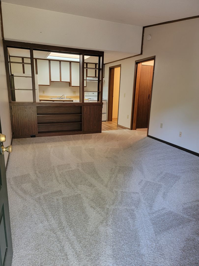 Warner Robins Apartment: 101 Woodcrest Circle