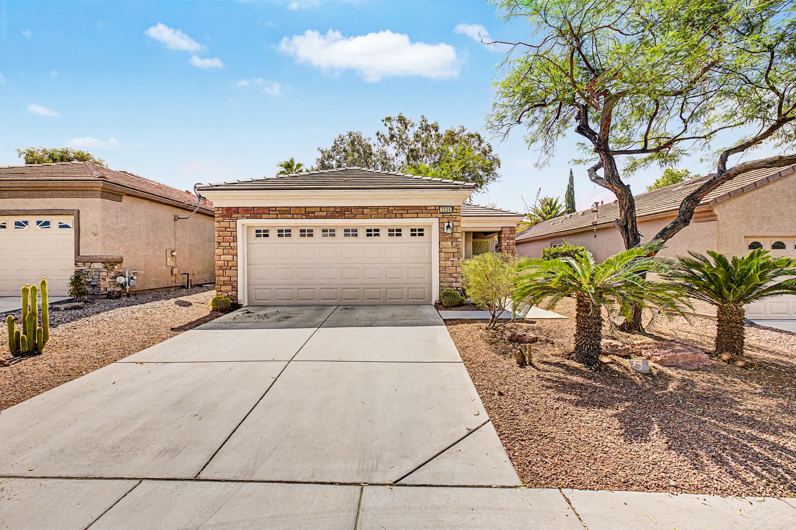 HENDERSON House: 2539 EVENING TWILIGHT AVENUE
