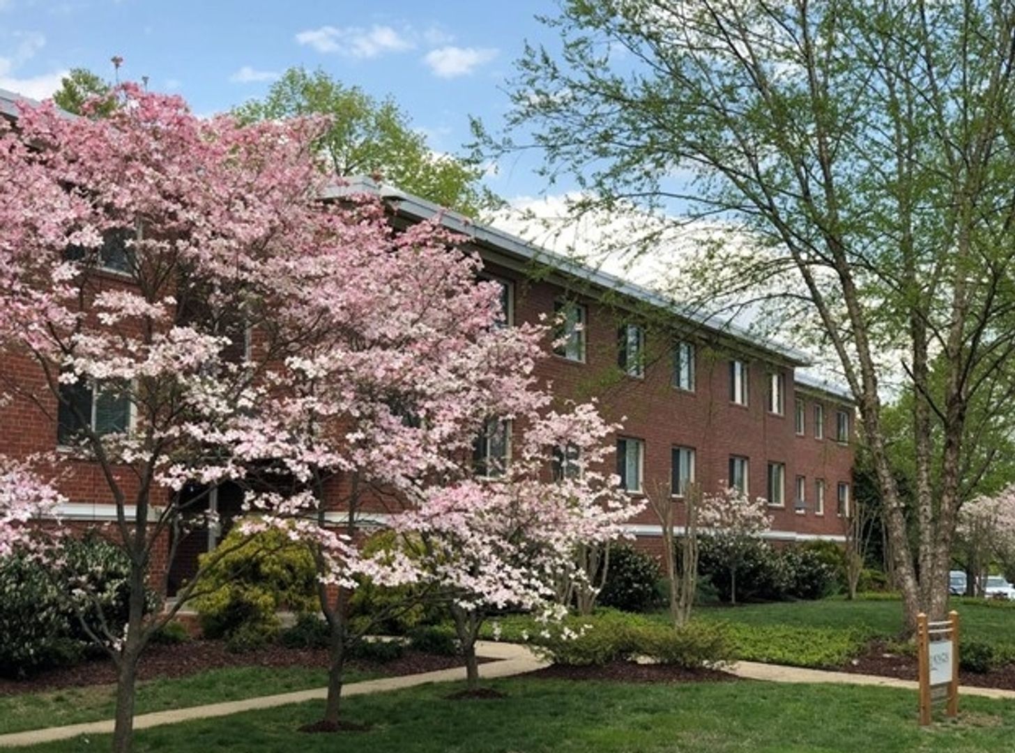 Arlington Apartment: 500 S. Walter Reed Dr