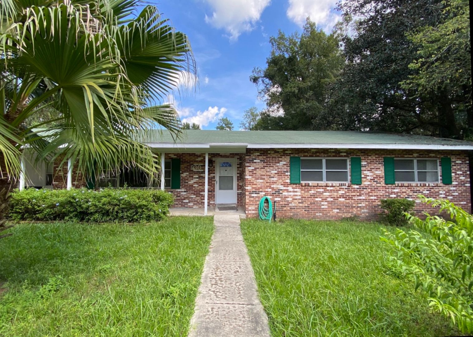 4/3.5 with Pool Home Located in NW Central Gainesville! 