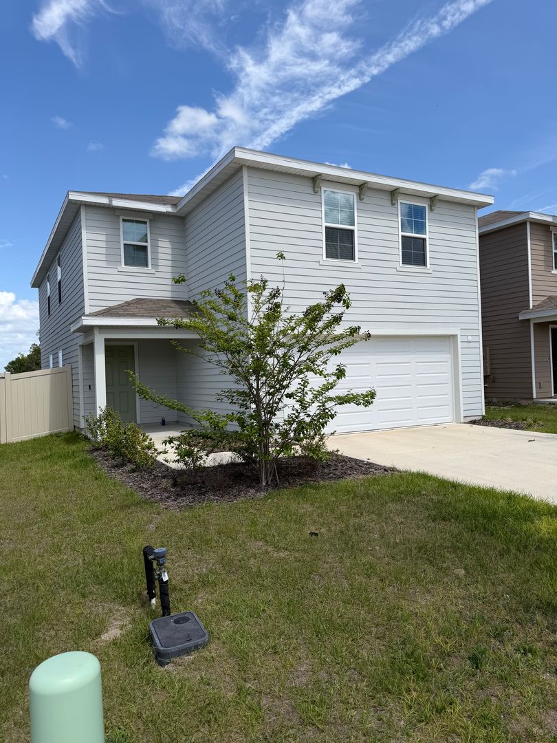 Newberry House: 24706 NW 11th Pl