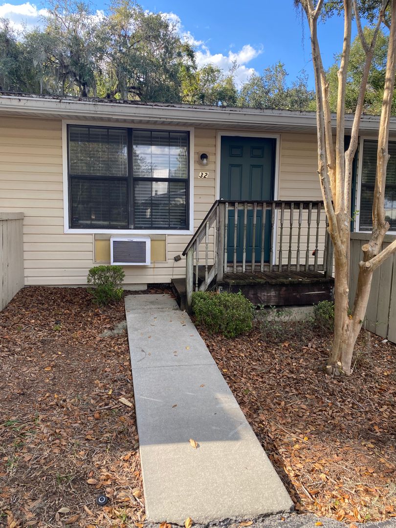 Gainesville House: 2490 SW 14th Drive Unit 32