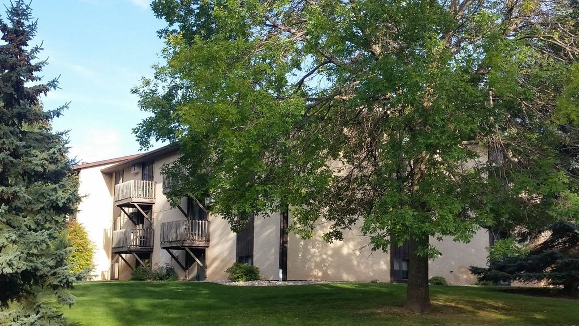 Appleton Apartment: 321 S Kools St