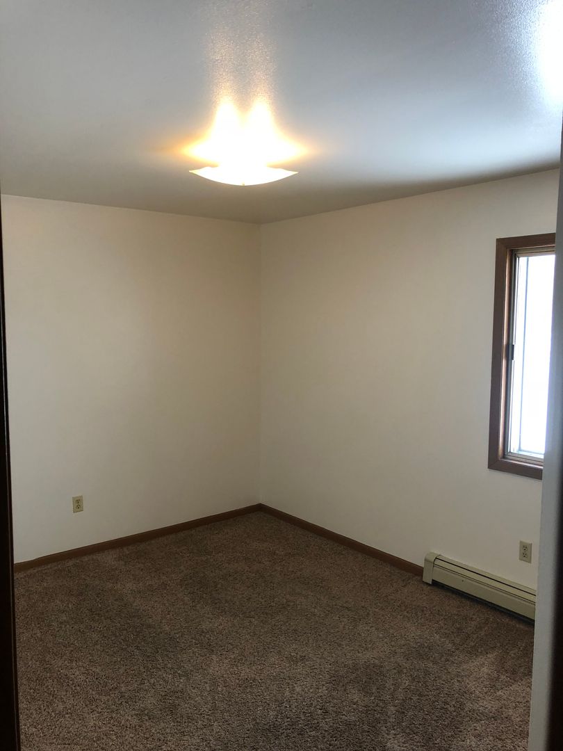 Oshkosh Apartment: 165 Cimarron Ct