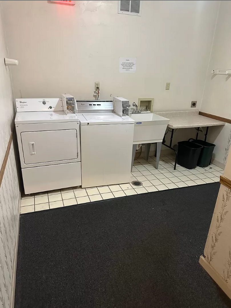 Appleton Apartment: 290 S Kools St