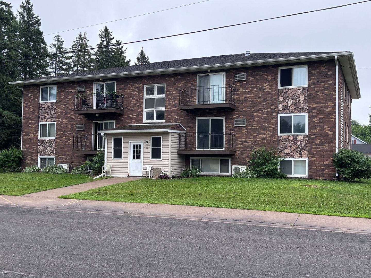 Mosinee Apartment: 1212 Mosinee ave