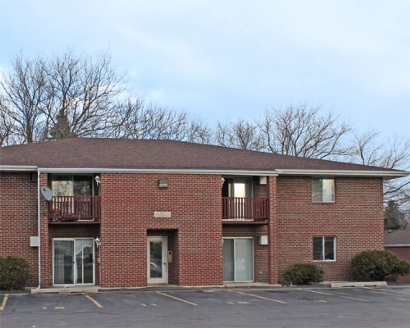 Oshkosh Apartment: 135 Cimarron Ct
