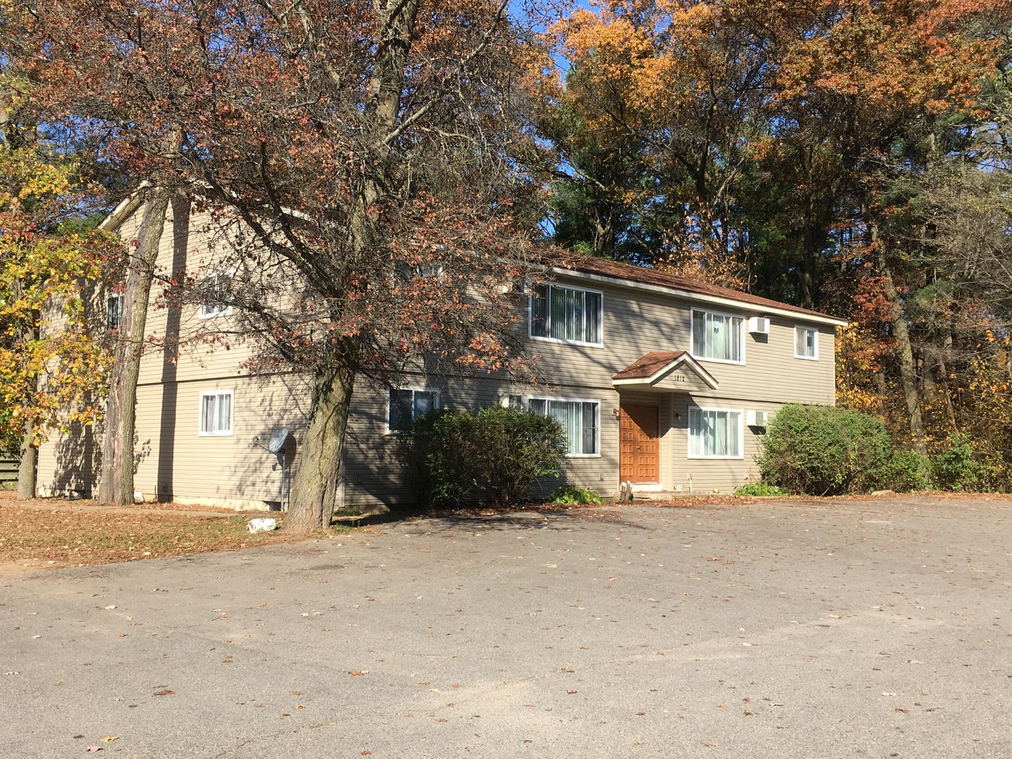 Weston/Schofield Apartment: 1812 Bloedel Ave