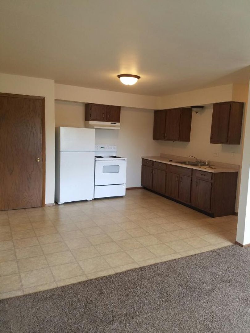 Weston/Schofield Apartment: 5604 Ferge St