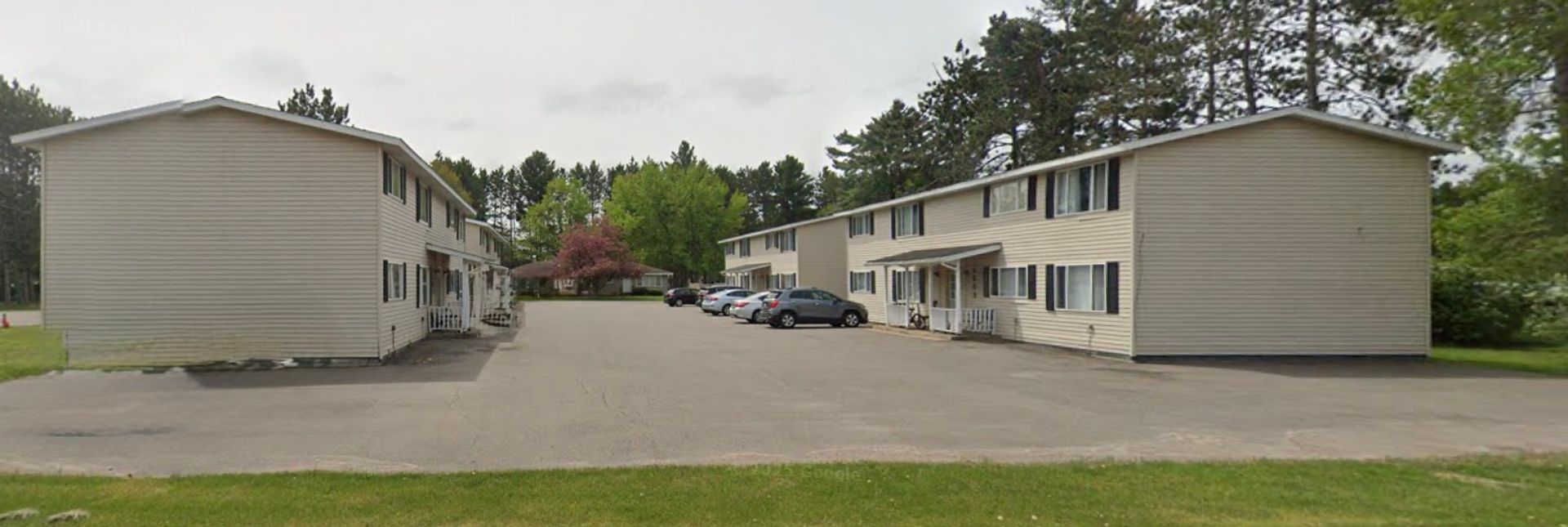 Weston/Schofield Apartment: 3509 Schofield Ave
