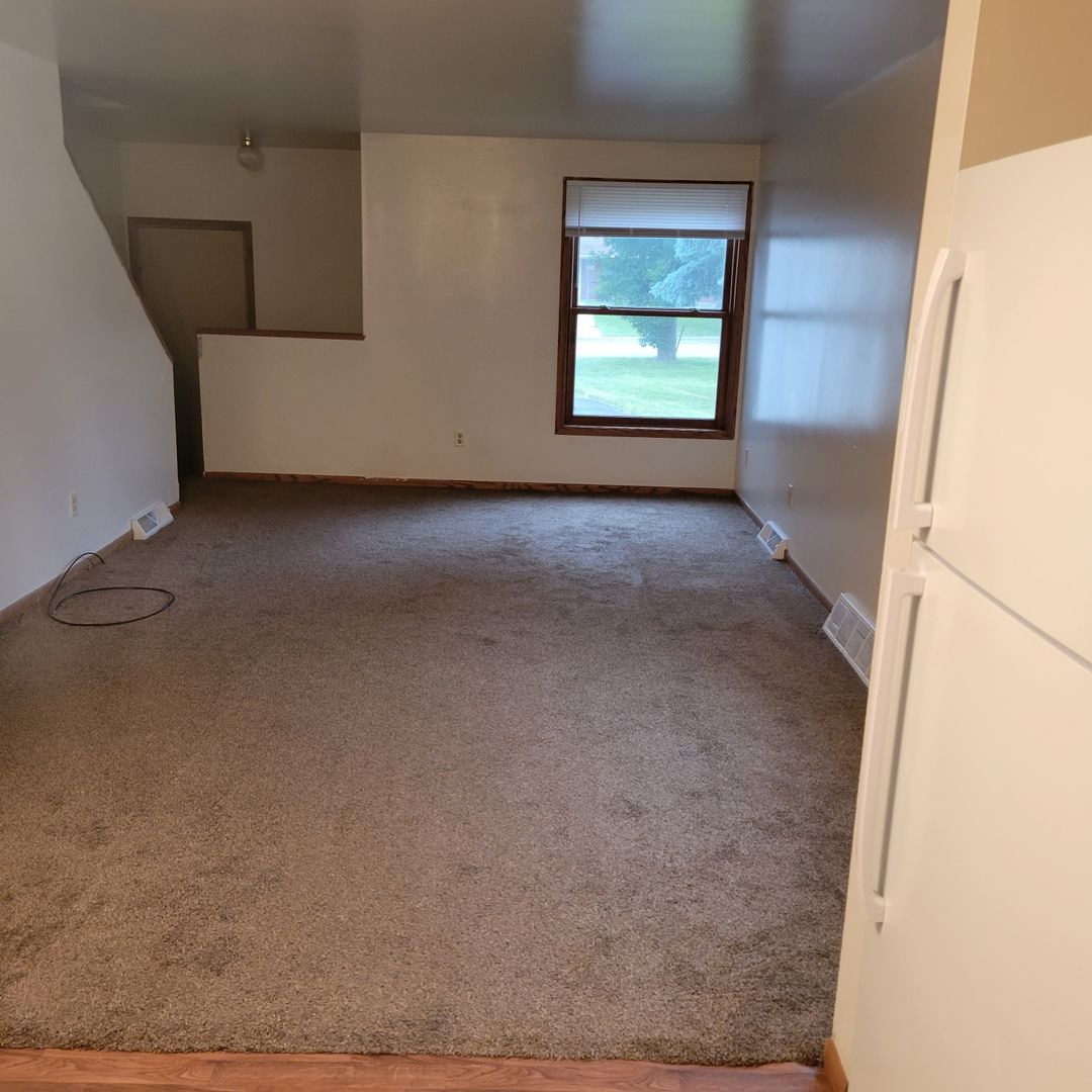 Oshkosh Apartment: 111 - 117 Cimarron Ct