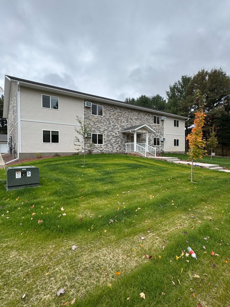Weston/Schofield Apartment: 1303 Foothill Ave