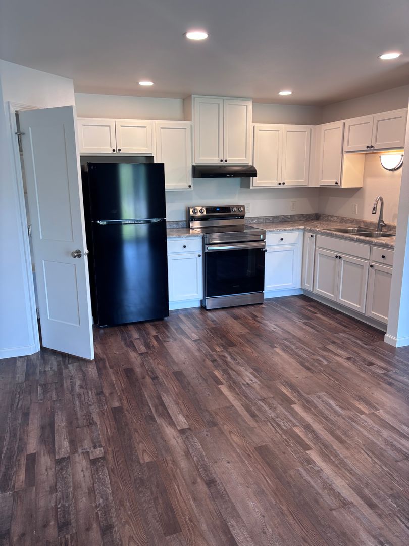 Mosinee Apartment: 1214 Mosinee ave
