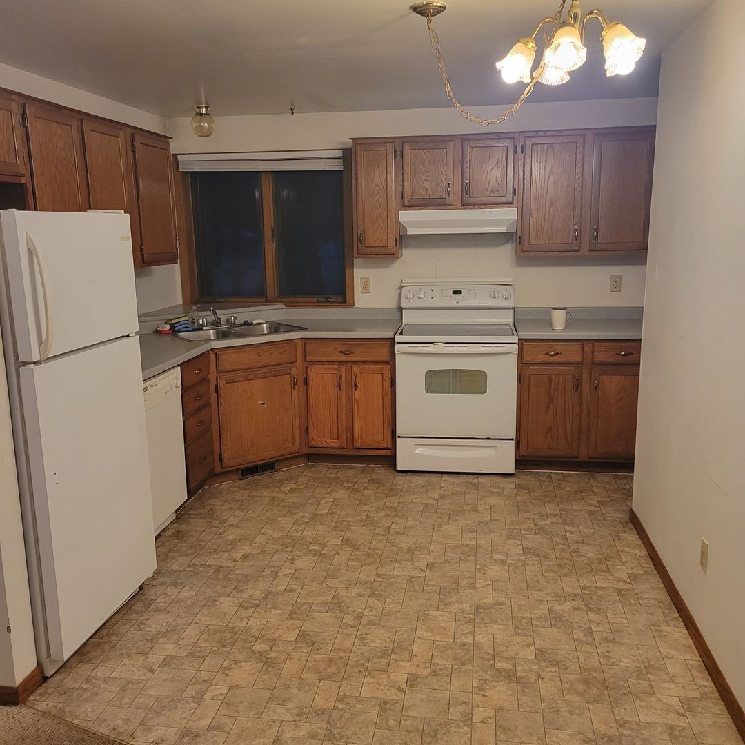 Oshkosh Apartment: 111 - 117 Cimarron Ct