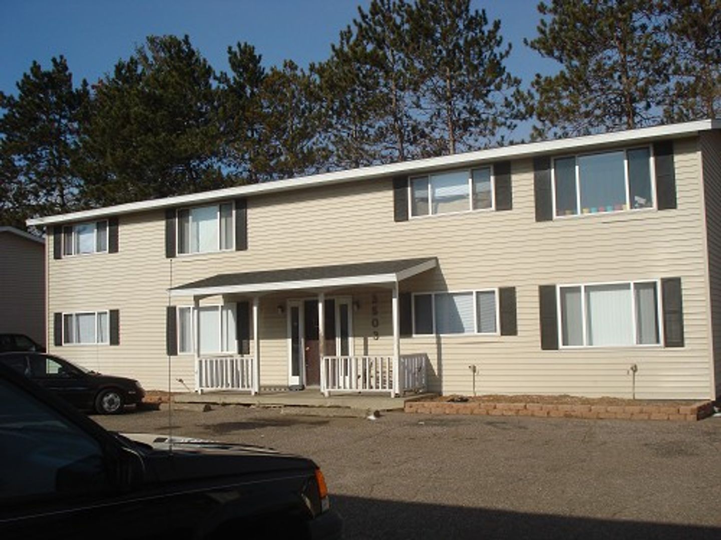 Weston/Schofield Apartment: 3503 Schofield Ave