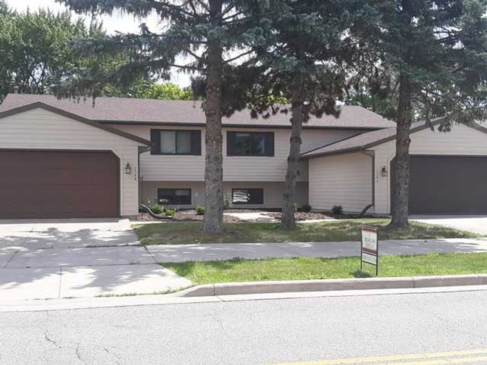 3 Bedroom 2 Bath Townhome in Appleton