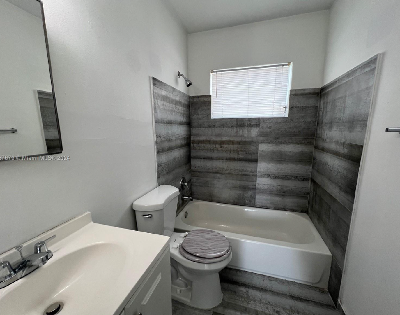 Hallandale Beach Apartment: 821 NW 7th Avenue