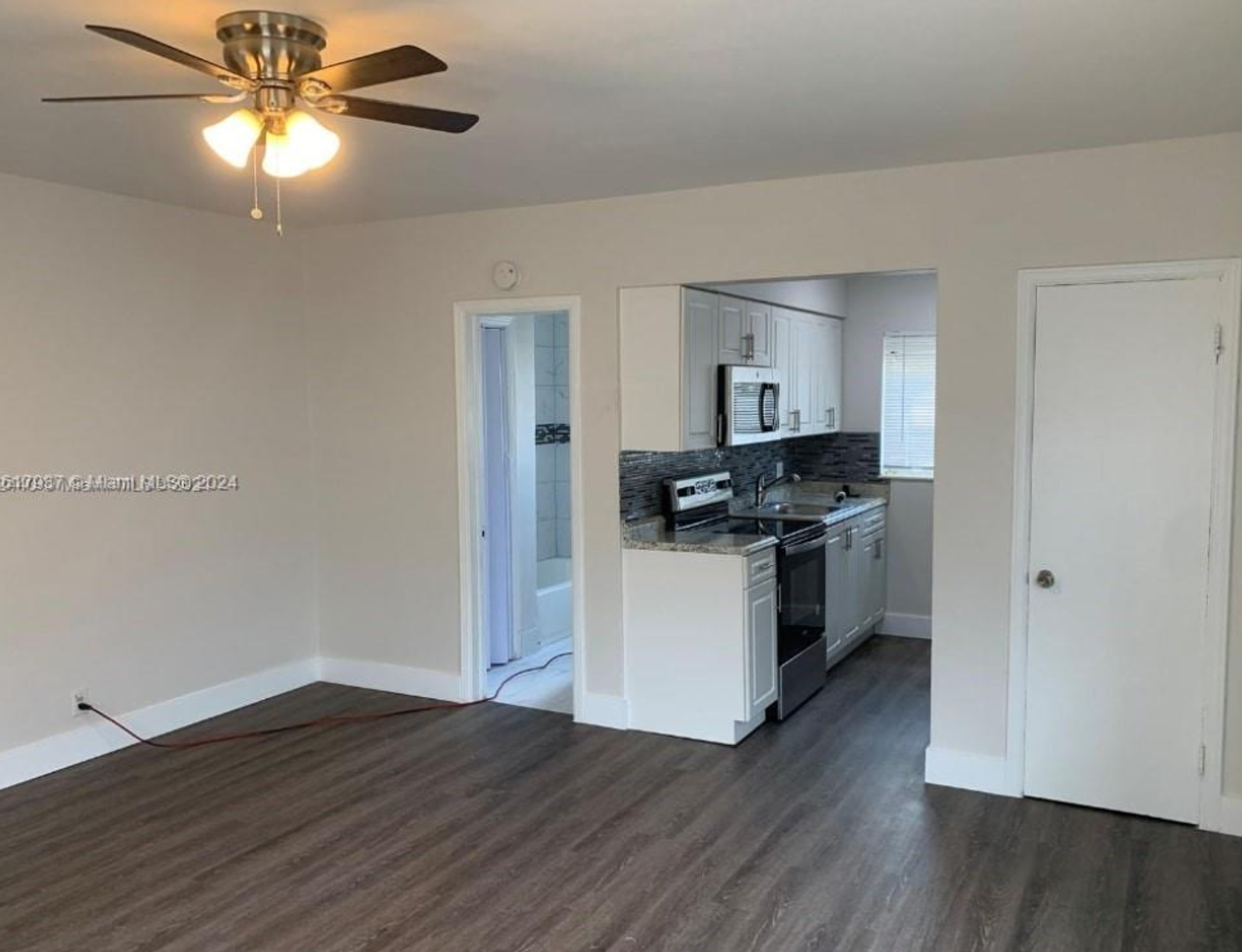 Hollywood Apartment: 2342 N Federal Highway