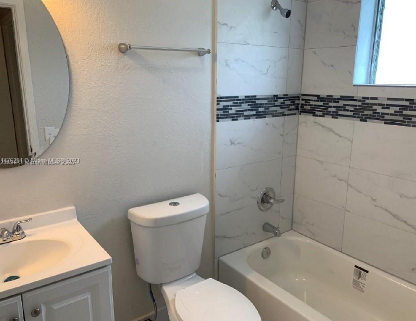 Hollywood Apartment: 2150 Madison Street