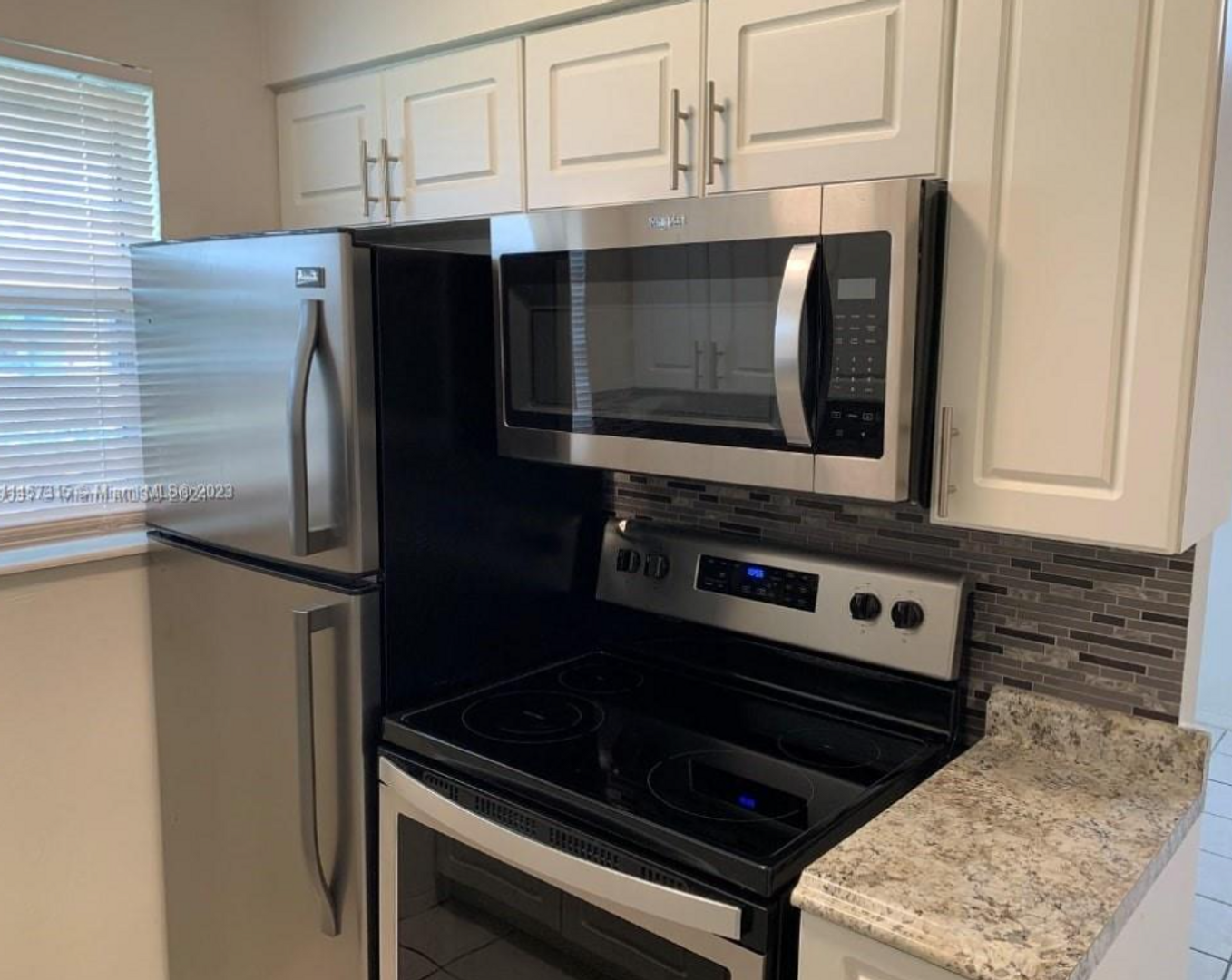 Hollywood Apartment: 2222 Fillmore Street